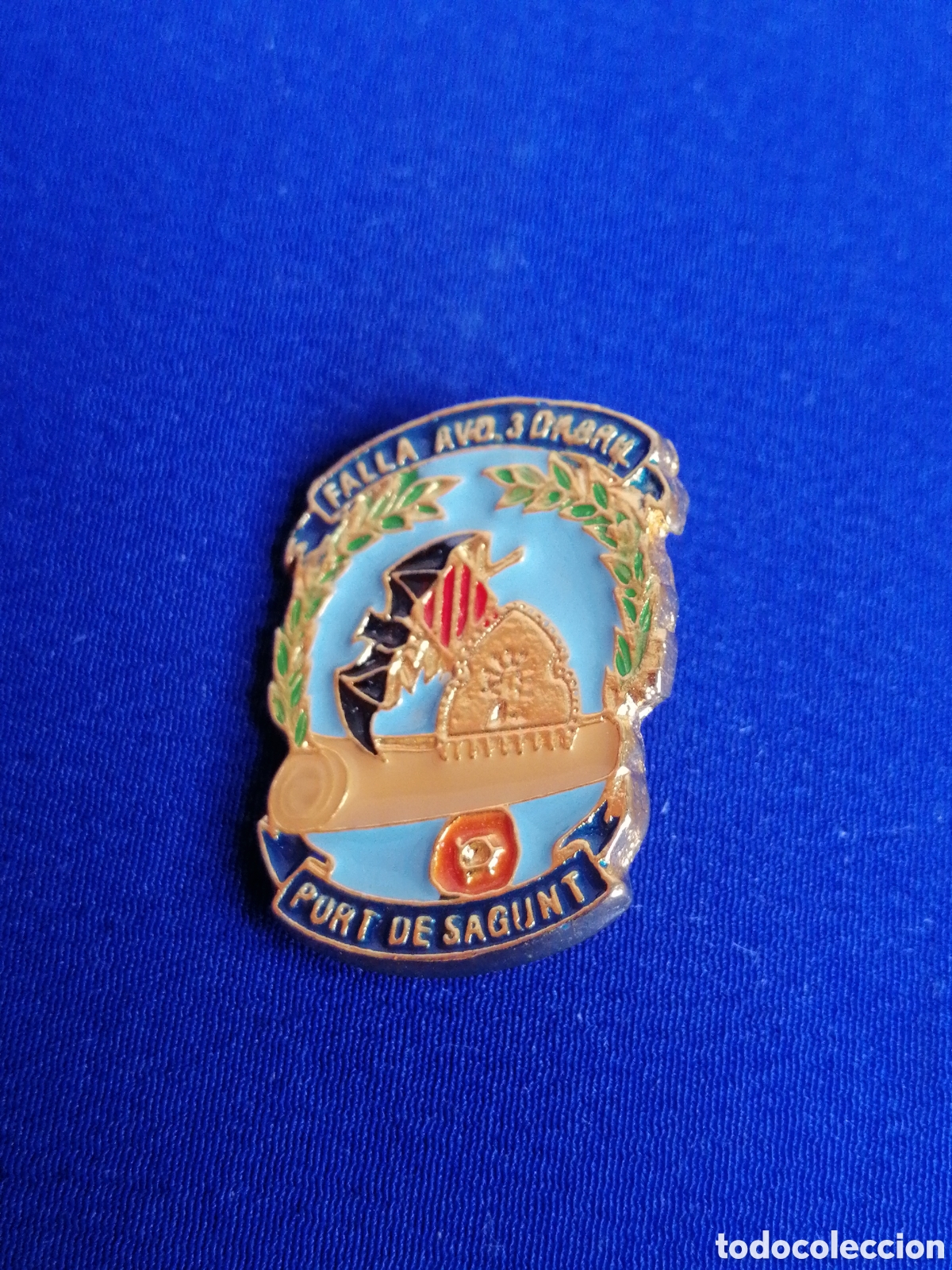 Pin's de collection: FALLA AVENIDA 3 ABRIL (PUERTO DE SAGUNTO) INSIGNIA DE ALFILER