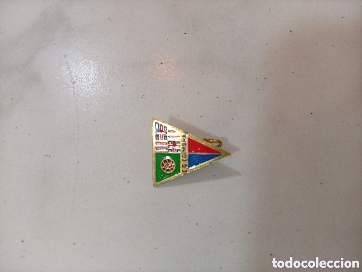 Pins de colecci&oacute;n: Pin imperdible futbol Barcelona Coimbra