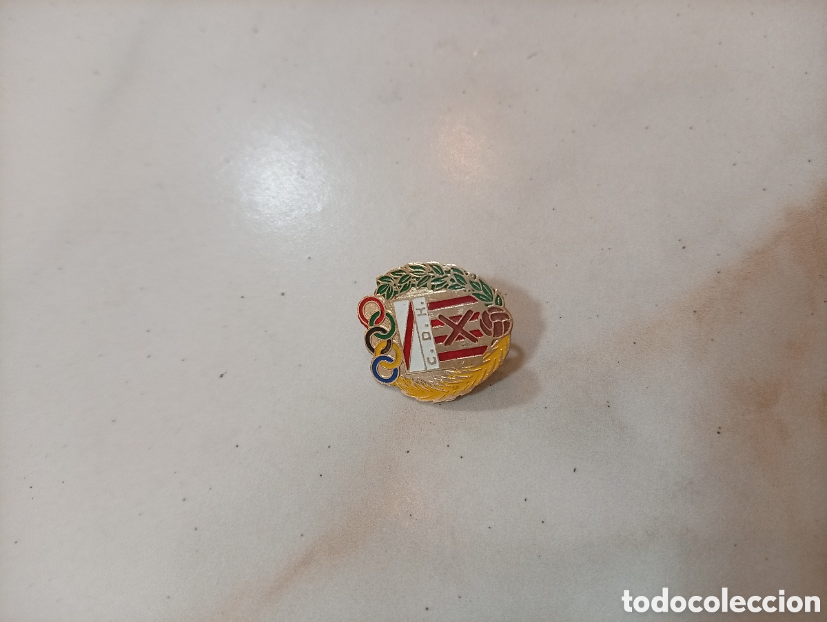 Pins de colecci&oacute;n: Pin imperdible futbol Hospitalet