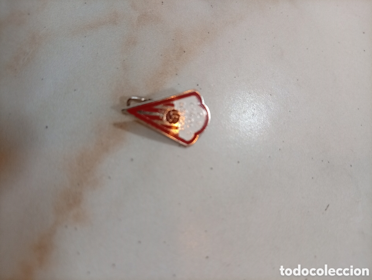 Pins de colecci&oacute;n: Pin imperdible futbol li&ntilde;ola