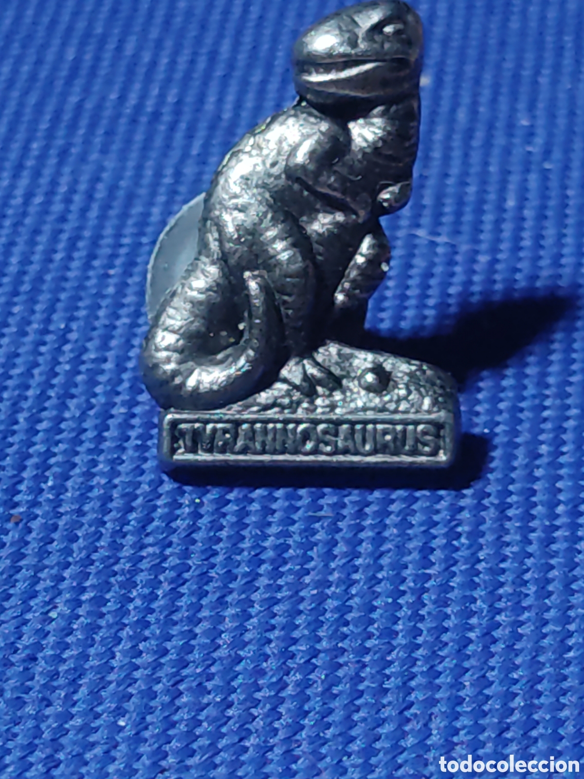Pins de colecci&oacute;n: Pin dinosaurio & Tiranosaurio