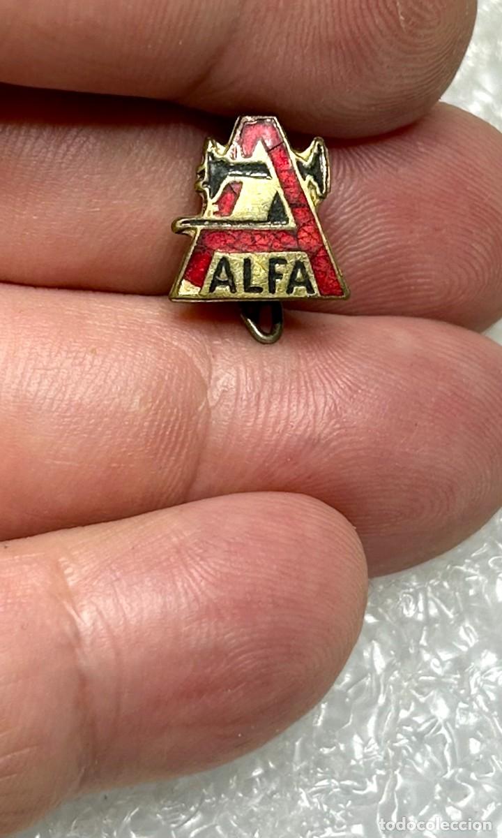 Pins de colecci&oacute;n: 4050.Insignia vintage de ojal publicitario de la marca espa&ntilde;ola de maquinas de coser ALFA