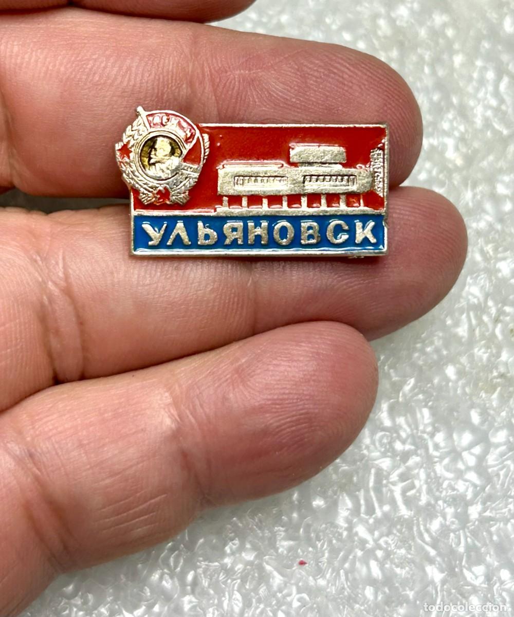 Pins de colecci&oacute;n: 4051.Insignia de la (URSS) que rinde homenaje a la ciudad de Uli&aacute;novsk, lugar de nacimiento de Lenin