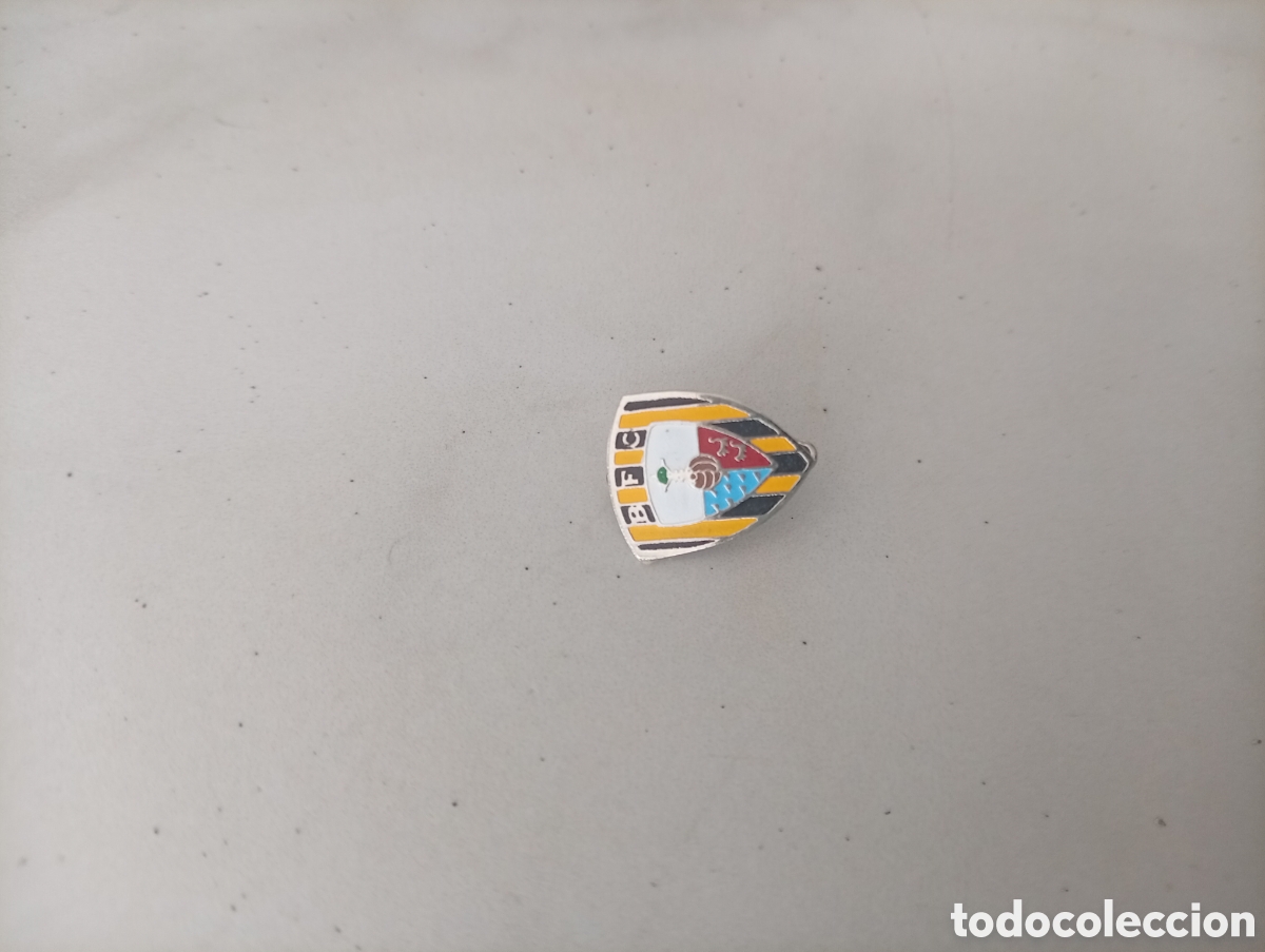 Pins de colecci&oacute;n: Pin imperdible futbol Barakaldo