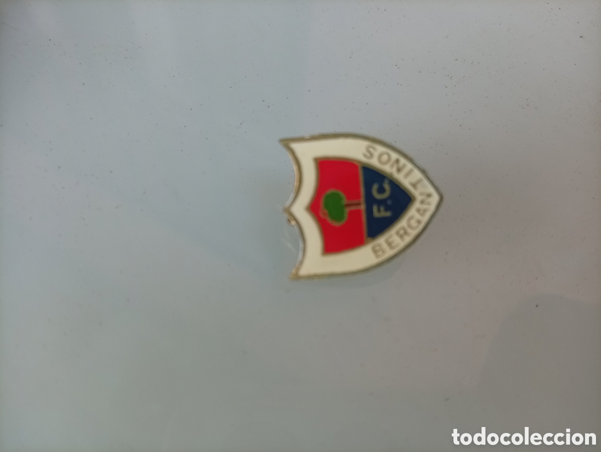 Pins de colecci&oacute;n: Pin imperdible futbol berganti&ntilde;os