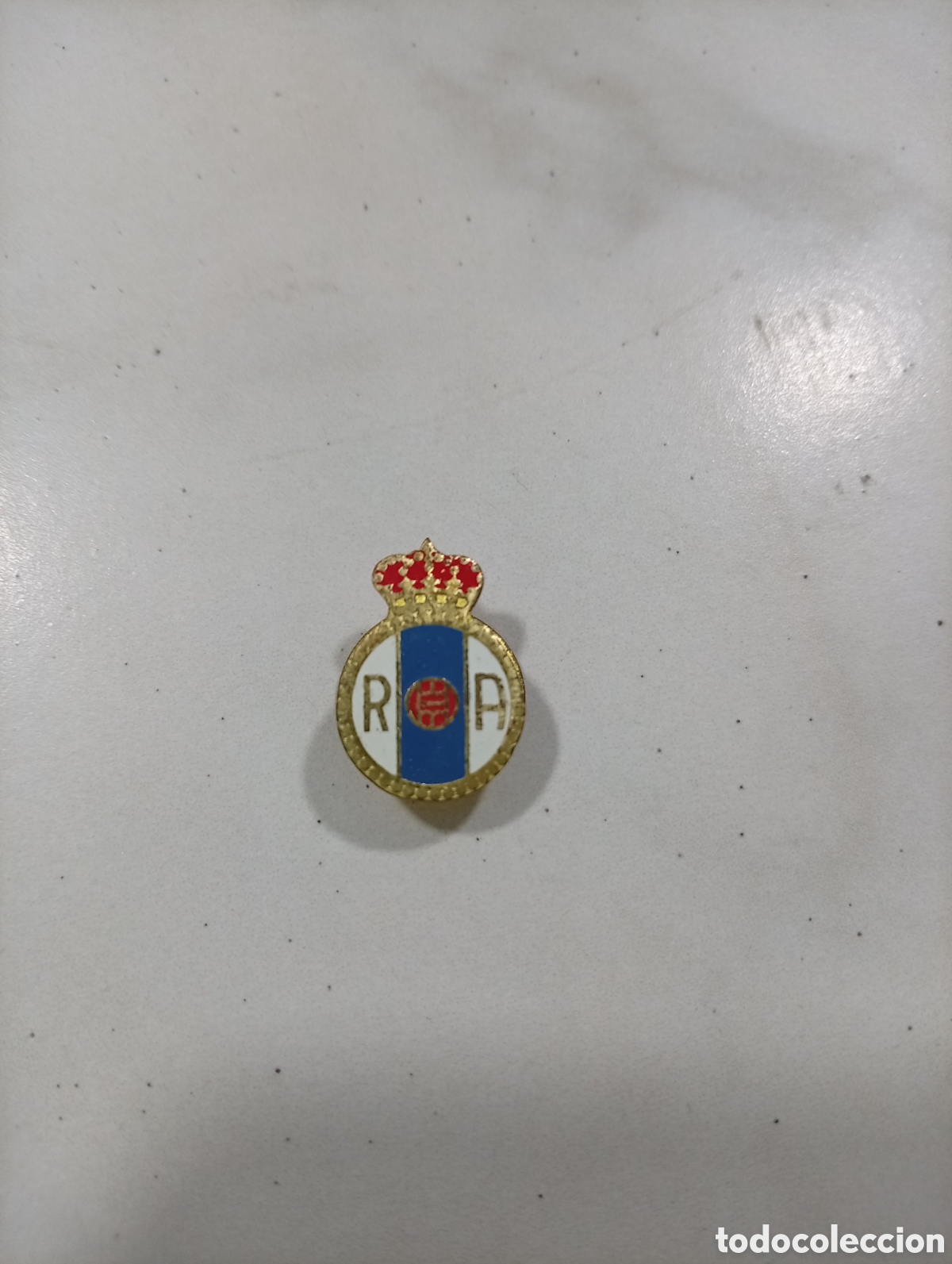 Pin's de collection: Pin ojal futbol real Avil&eacute;s