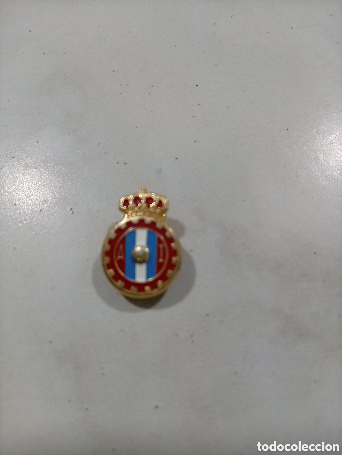 Pin's de collection: Pin ojal futbol Avil&eacute;s industrial