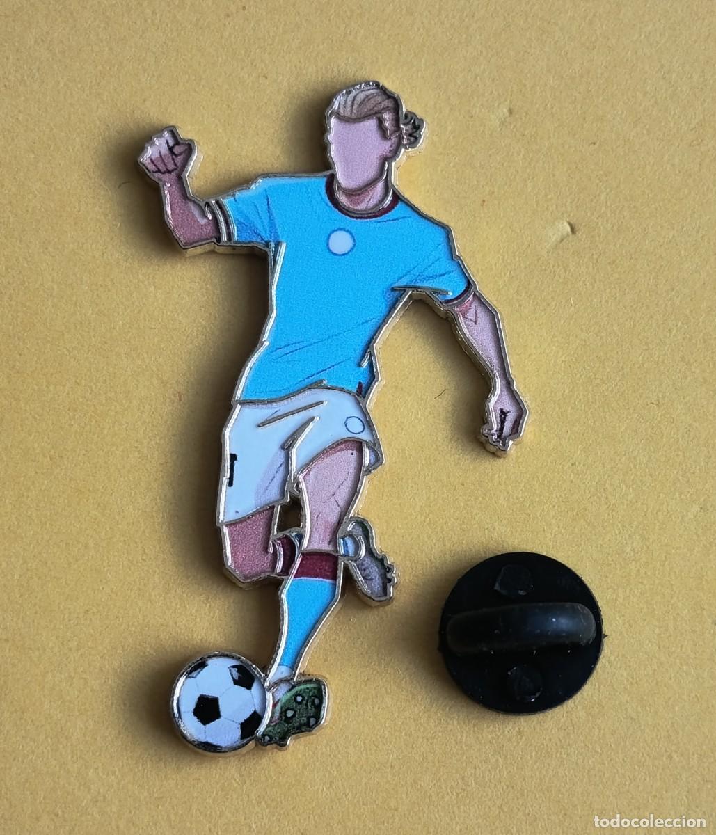 Pin's de collection: PIN FUTBOL - SILUETA DEL JUGADOR - HALLAND - MANCHESTER CITY