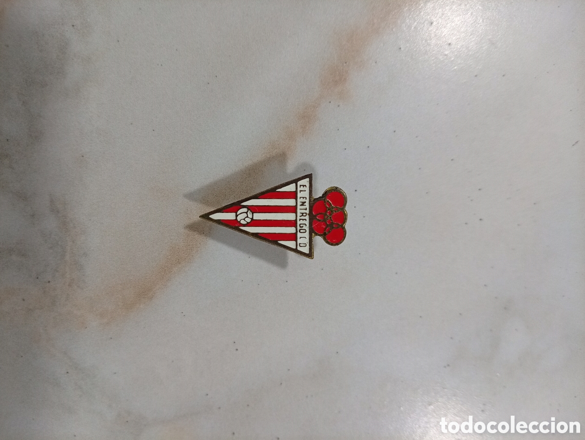 Pins de colecci&oacute;n: Pin ojal futbol el entrego