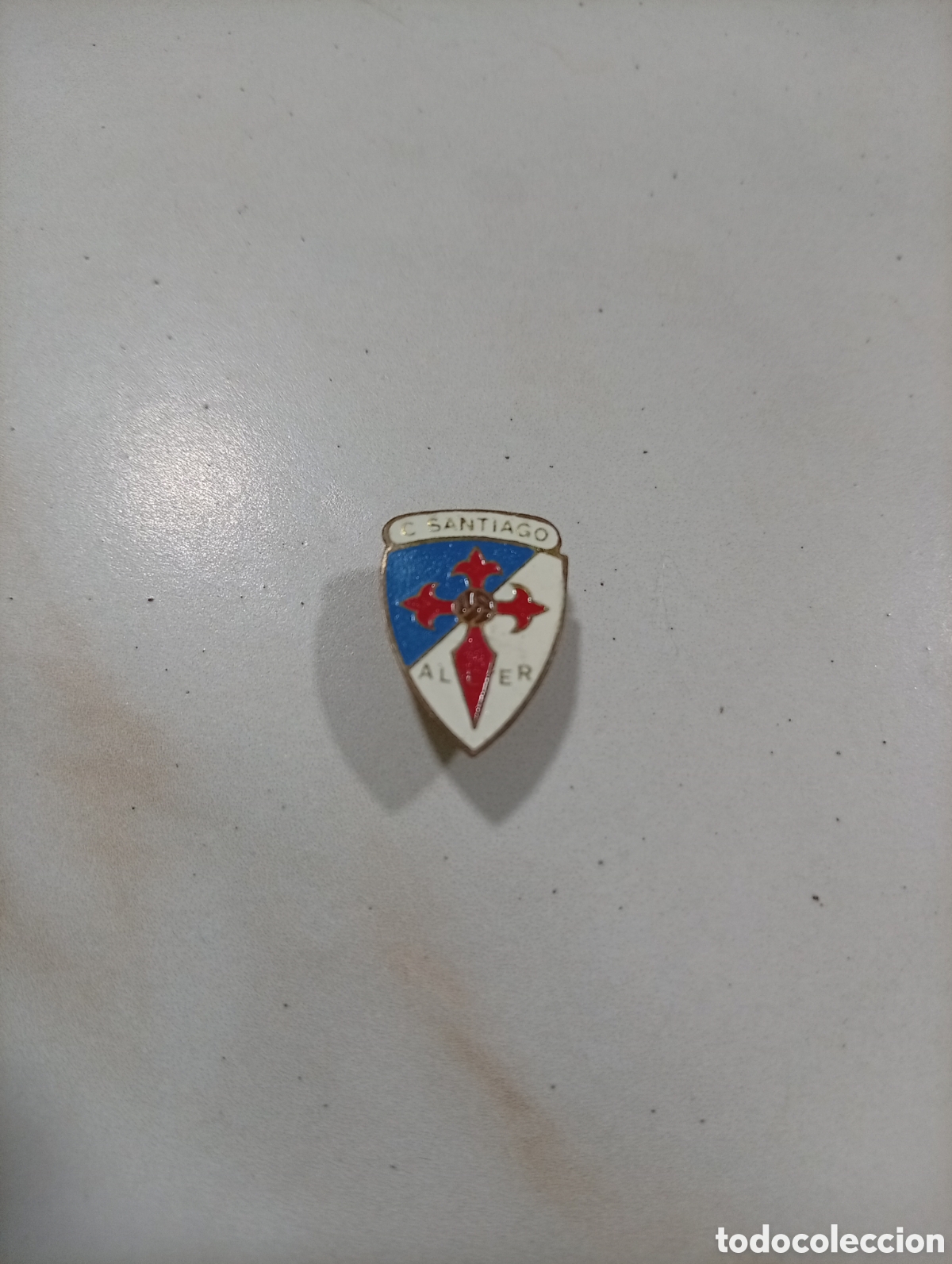 Pins de colecci&oacute;n: Pin ojal futbol santiago de ayer