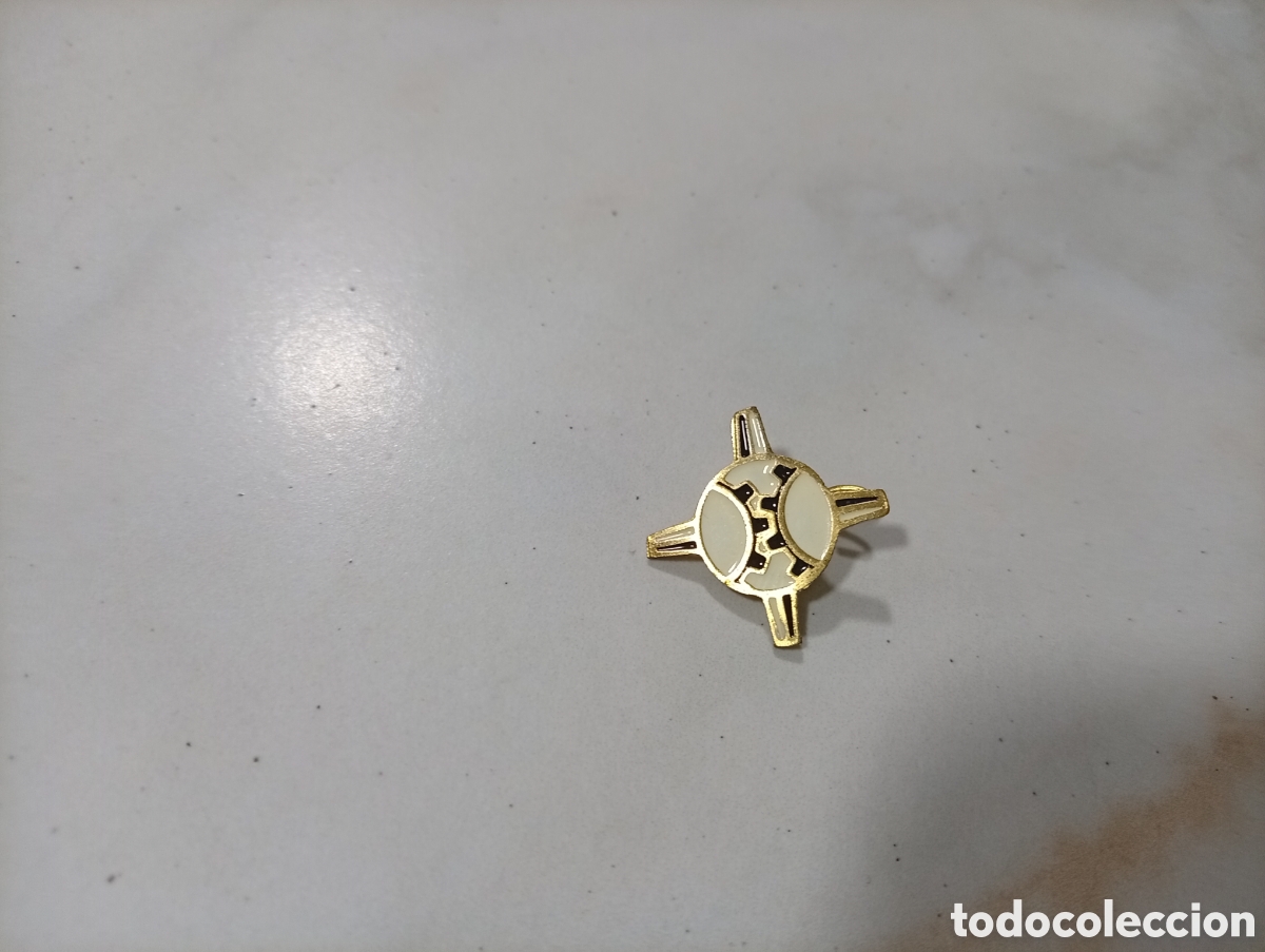 Pins de colecci&oacute;n: Pin imperdible futbol santo tomas