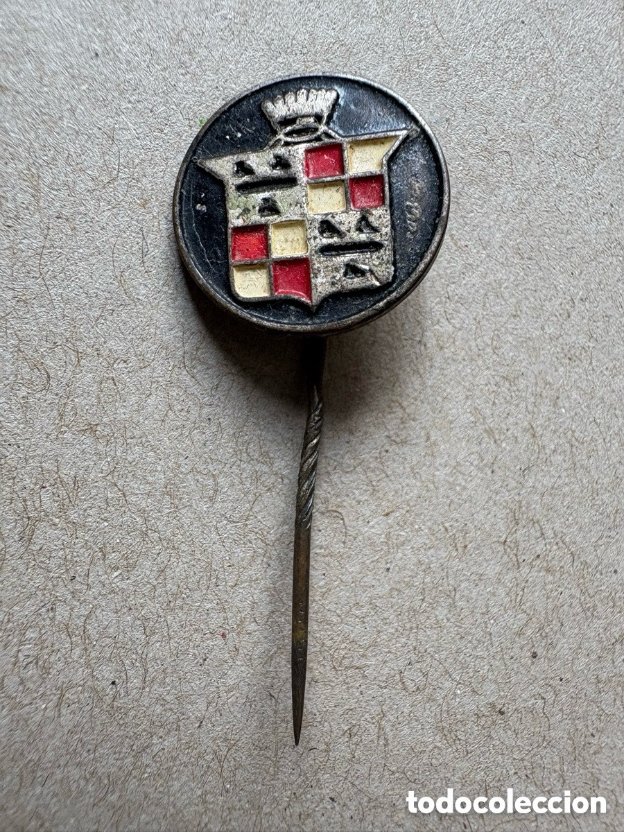 Pins de colecci&oacute;n: Antigua insignia aguja Cadillac (A5)