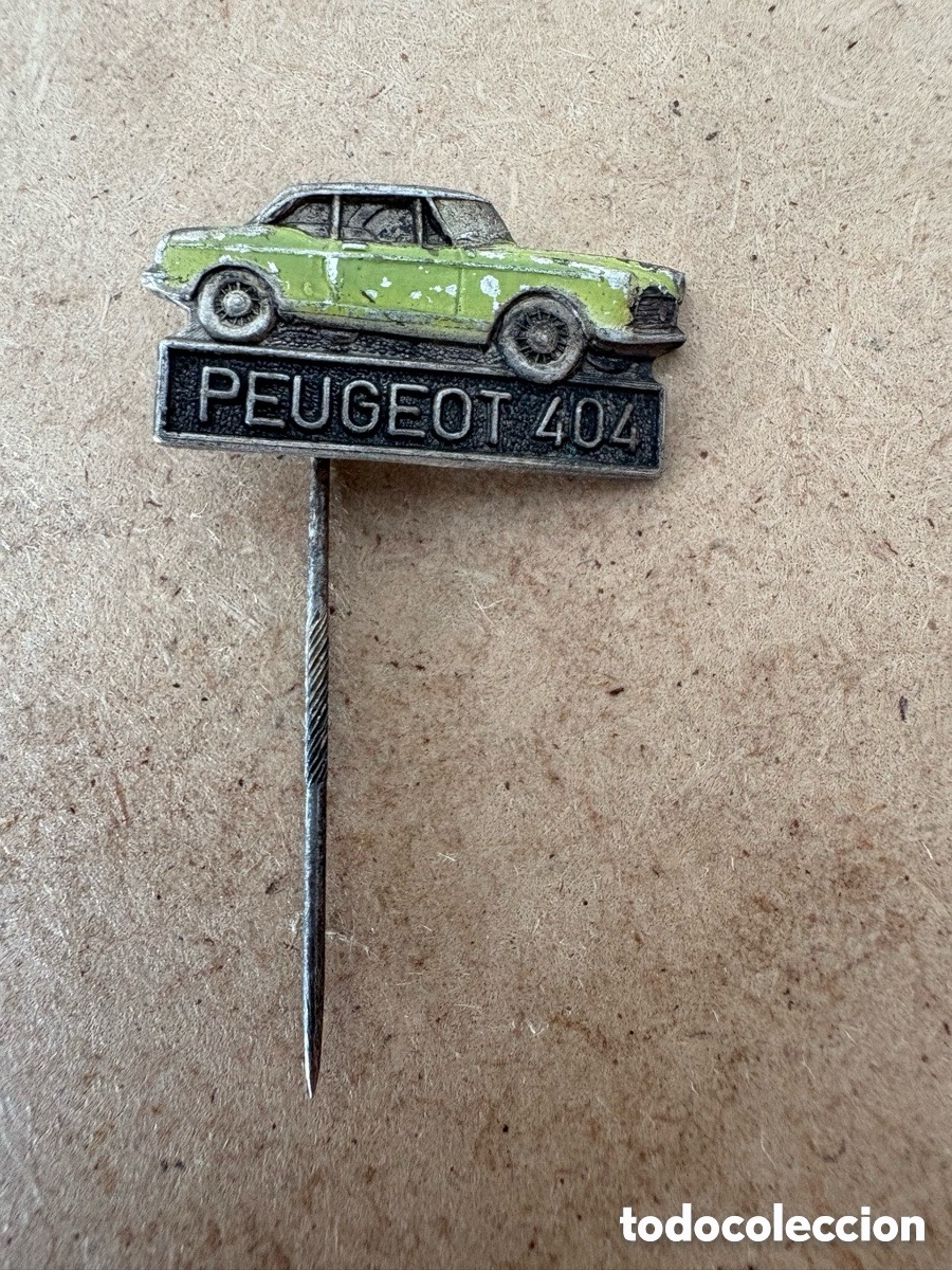 Pins de cole&ccedil;&atilde;o: Rar&iacute;sima y antigua insignia de aguja Peugeot 404 (A5)