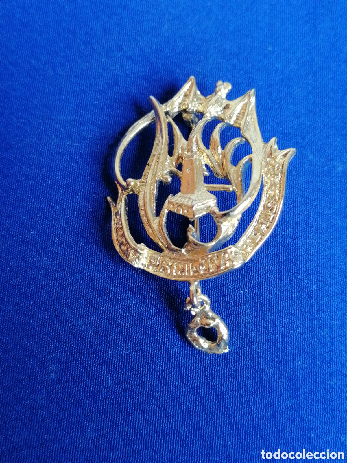 Collection pins: FALLA PRIMITIVA (ALMUSSAFES) VALENCIA INSIGNIA DE ALFILER DORADA
