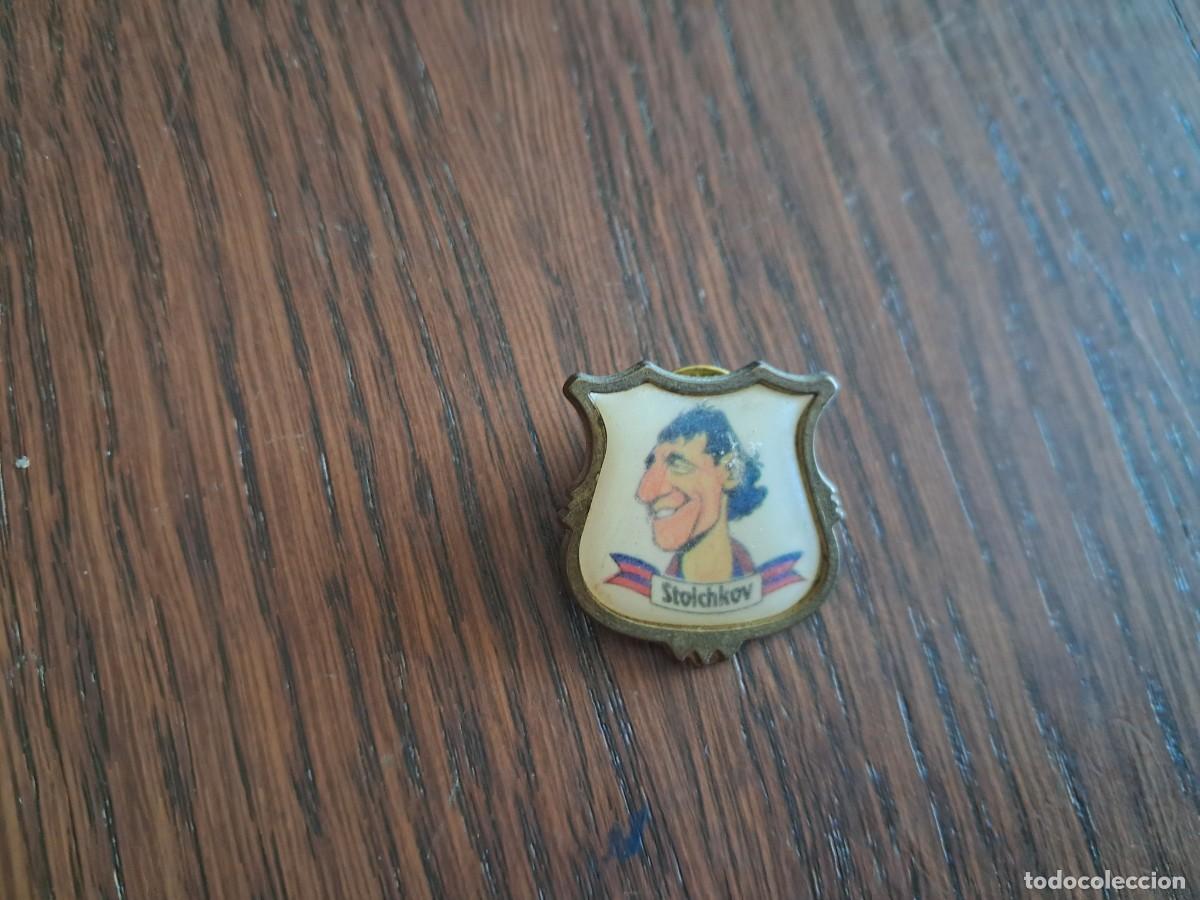 Pins de colecci&oacute;n: pin de metal, Stoichkov, futbol, F.C. Barcelona.