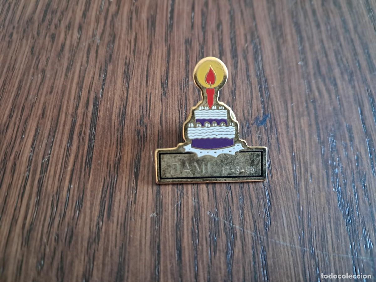Pins de colecci&oacute;n: pin de metal, tarta cumplea&ntilde;os, Dami, 17-03-95.