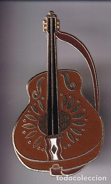Sammlung von Pins: PIN DE UNA GUITARRA DE TAMA&Ntilde;O 4,5cm x 2,5cm