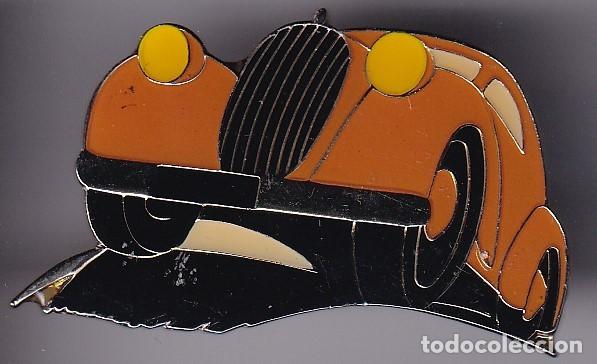 Collection pins: PIN ESMALTADO DE UN COCHE DE TAMA&Ntilde;O 3cm x 4,7cm (CAR)