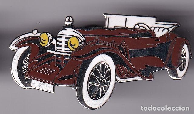 Collection pins: PIN ESMALTADO DE UN COCHE DE TAMA&Ntilde;O 2,8cm x 5,1cm (CAR)