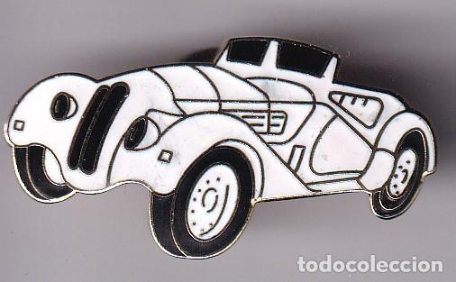 Collection pins: PIN ESMALTADO DE UN COCHE DE TAMA&Ntilde;O 2,1cm x 4,1cm (CAR)