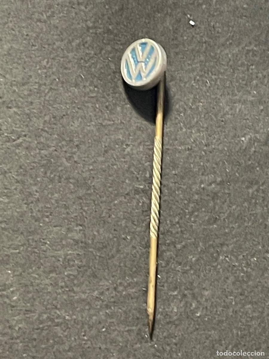 Pins de colecci&oacute;n: MOTOS / AUTOMOVILES - ANTIGUA INSIGNIA DE AGUJA CORBATA WOLKSWAGEN - 0,5CM. ESTADO EL QUE SE VE