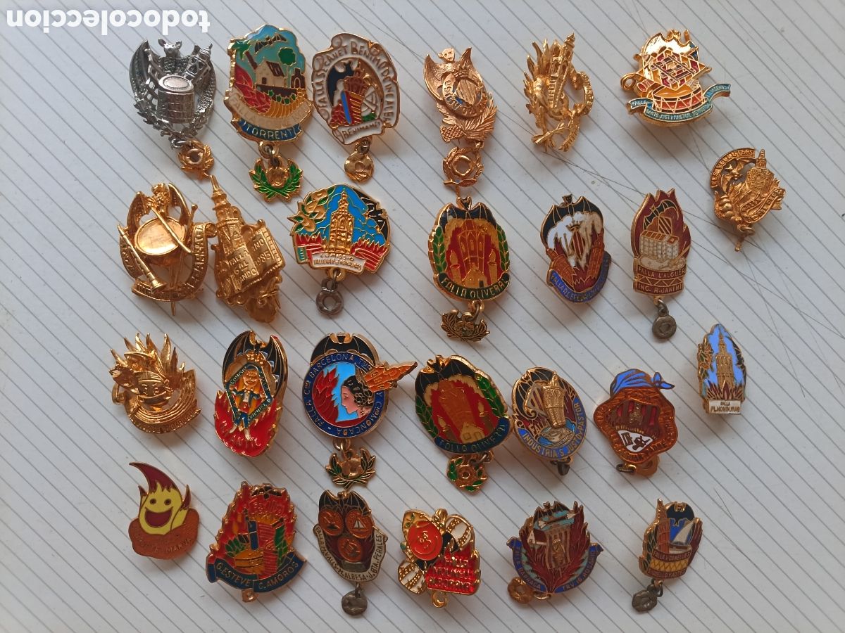Pins de colecci&oacute;n: Fallas de Valencia. Lote de 26 insignias falleras diferentes