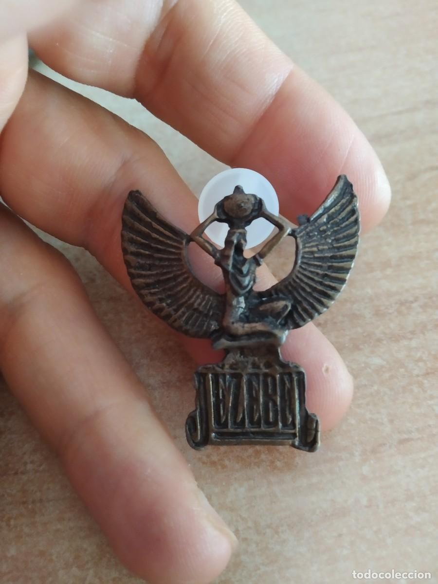 Pins de colecci&oacute;n: PIN JEZEBEL HEAVY METAL ROCK GOTICO