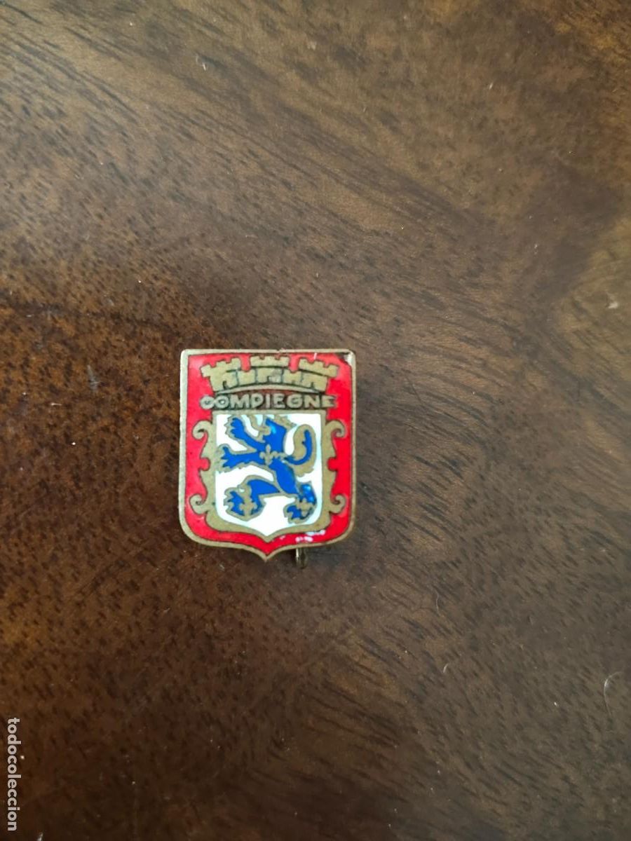 Pins de cole&ccedil;&atilde;o: Antigua insignia esmaltada de Compiegne.
