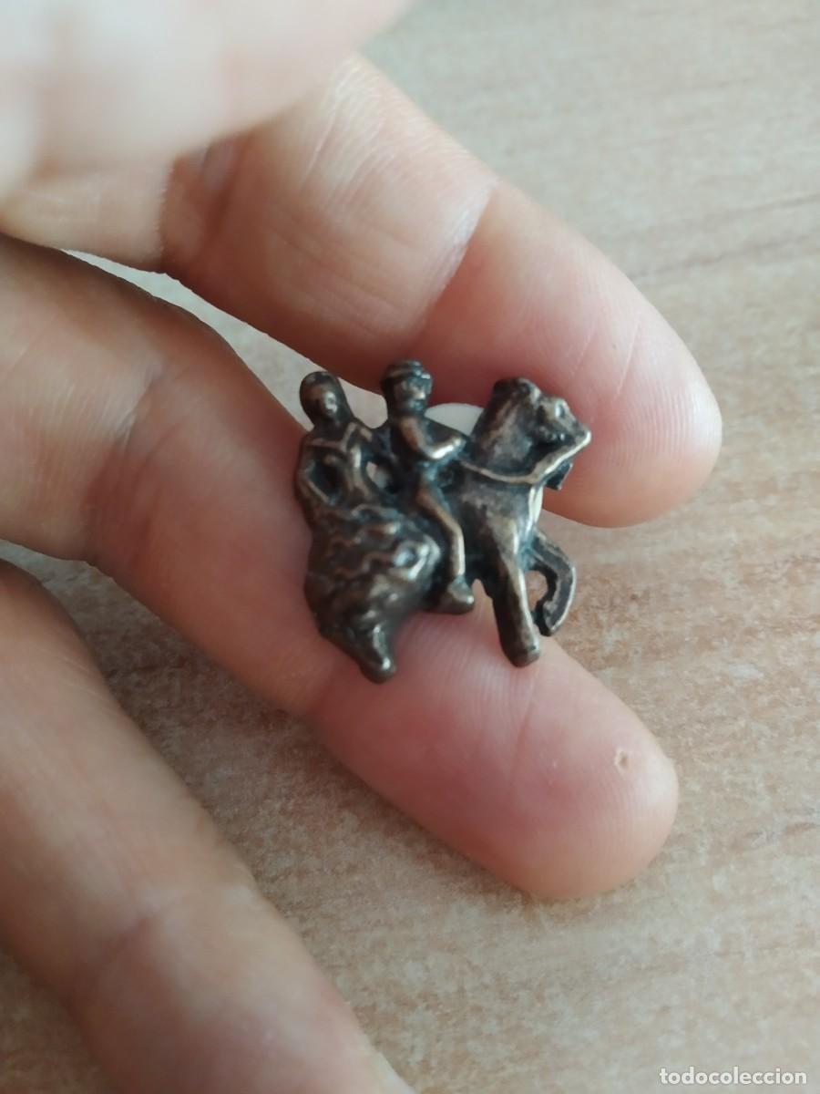Pins de colecci&oacute;n: PIN PAREJA MONTADA A CABALLO FERIA ROCIO FERIA ABRIL SEVILLA COLOR PLATEADO