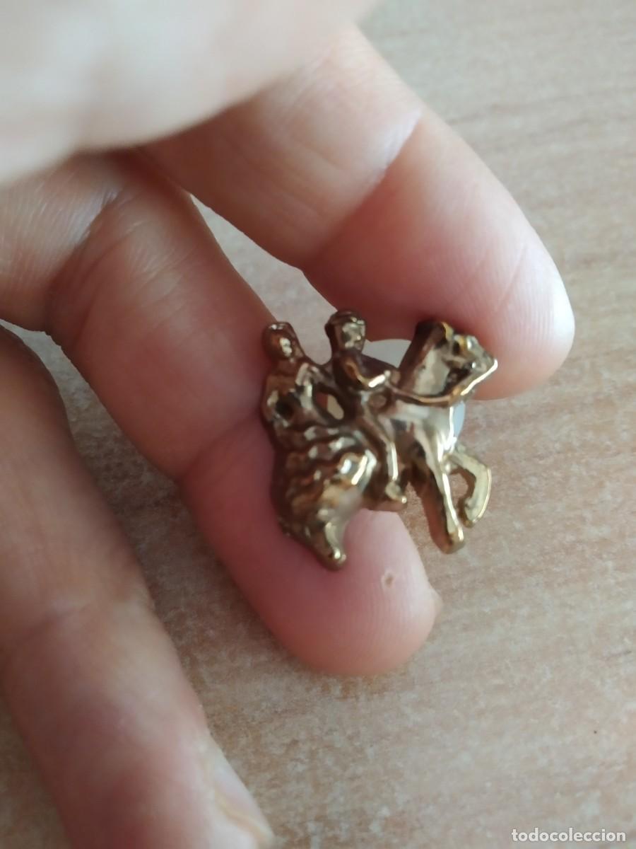 Pins de colecci&oacute;n: PIN PAREJA MONTADA A CABALLO FERIA ROCIO FERIA ABRIL SEVILLA COLOR DORADO