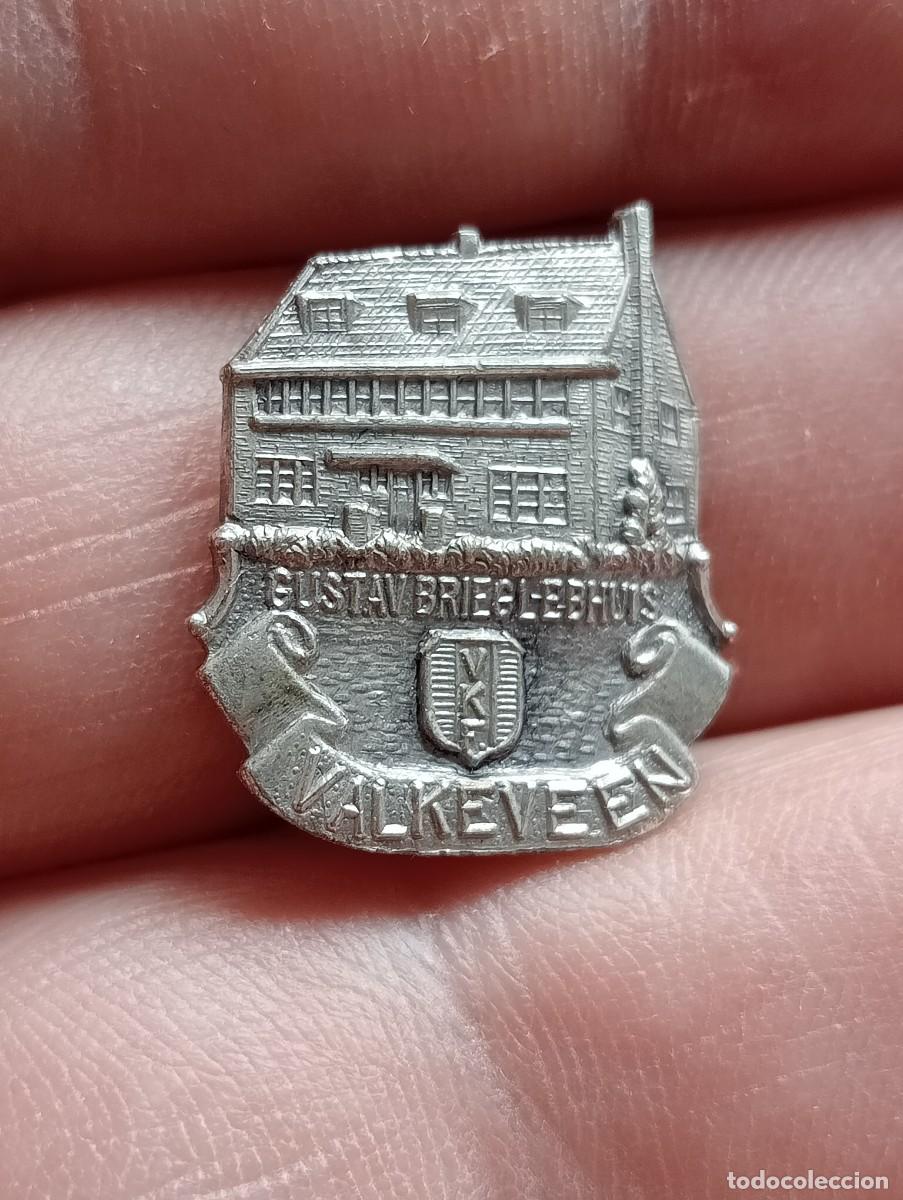 Pins de colecci&oacute;n: INSIGNIA ANTIGUA GUSTAV BRIEGLEBHUIS VALKEVEEN HOLANDA PAISES BAJOS , CAMPAMENTOS JUVENILES ALFILER
