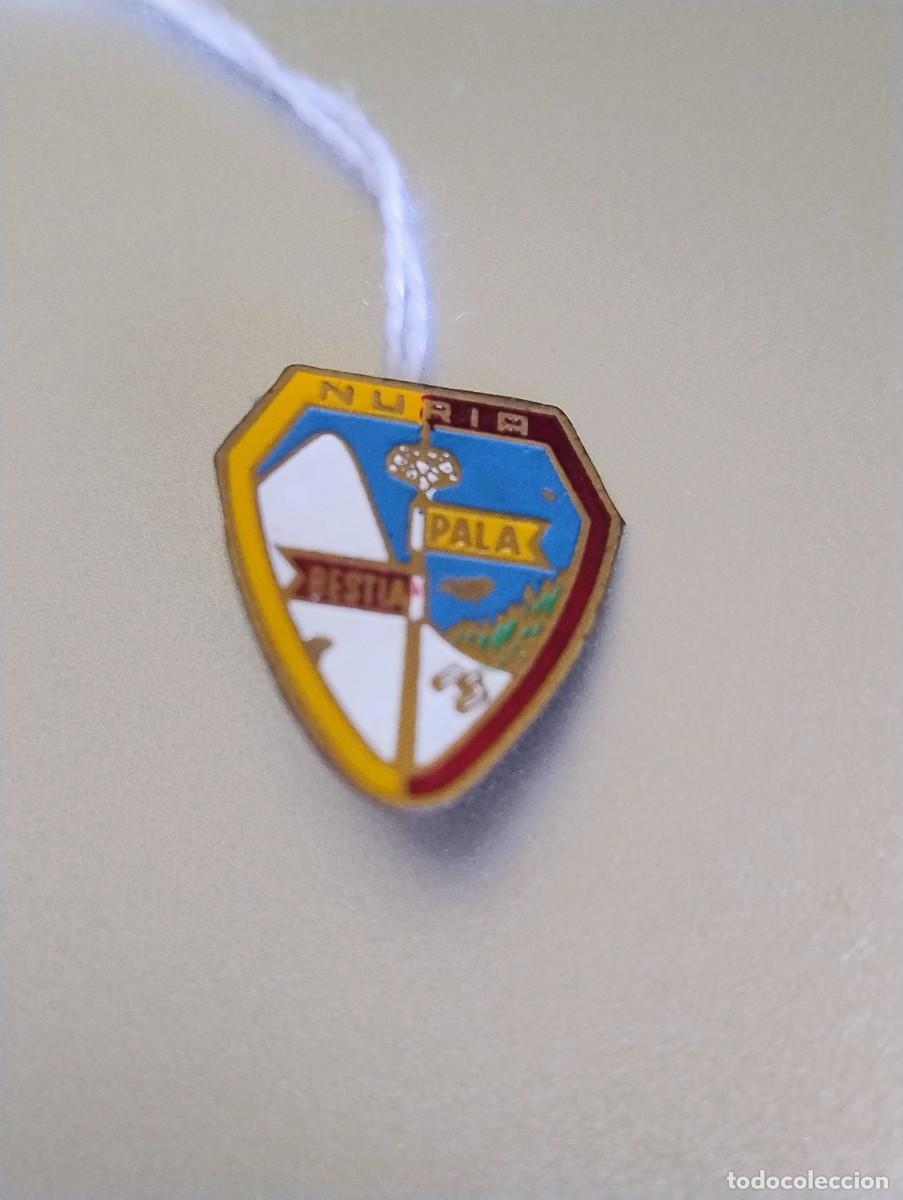 Pins de colecci&oacute;n: INSIGNIA MONTA&Ntilde;A PUERTO NURIA ALPINISMO ESQUI EXCURSIONISTA