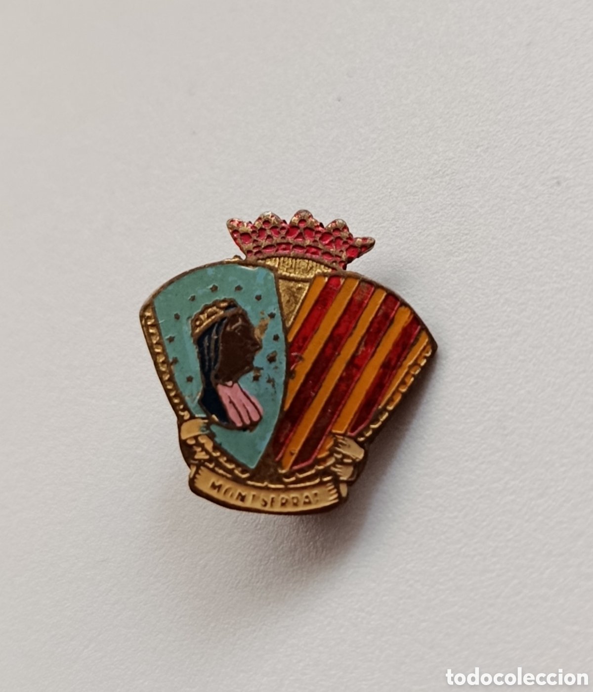 Pins de colecci&oacute;n: Antigua insignia pin de aguja Imperdible religiosa virgen de montserrat moreneta barcelona