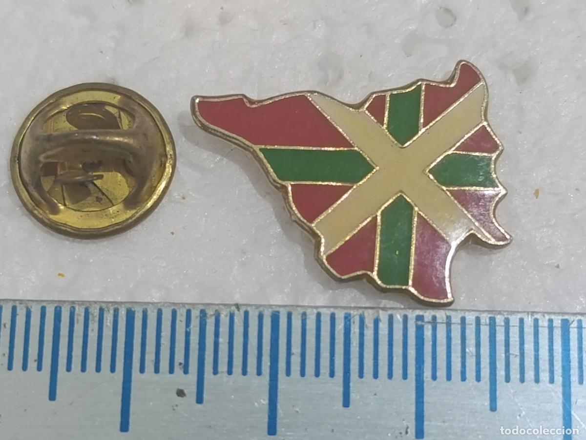 Pin's de collection: PIN - DISNEY - PUEBLO - PUBLICIDAD - COCA COLA - FUTBOL