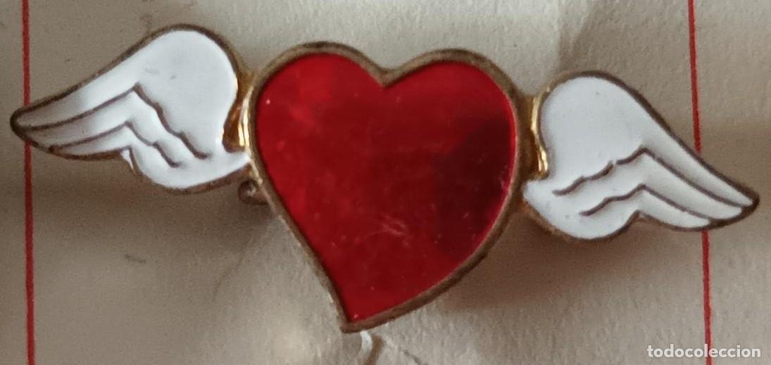 Pins de colecci&oacute;n: INSIGNIA IMPERDIBLE TEMA ROMANTICO - CORAZON CON ALAS