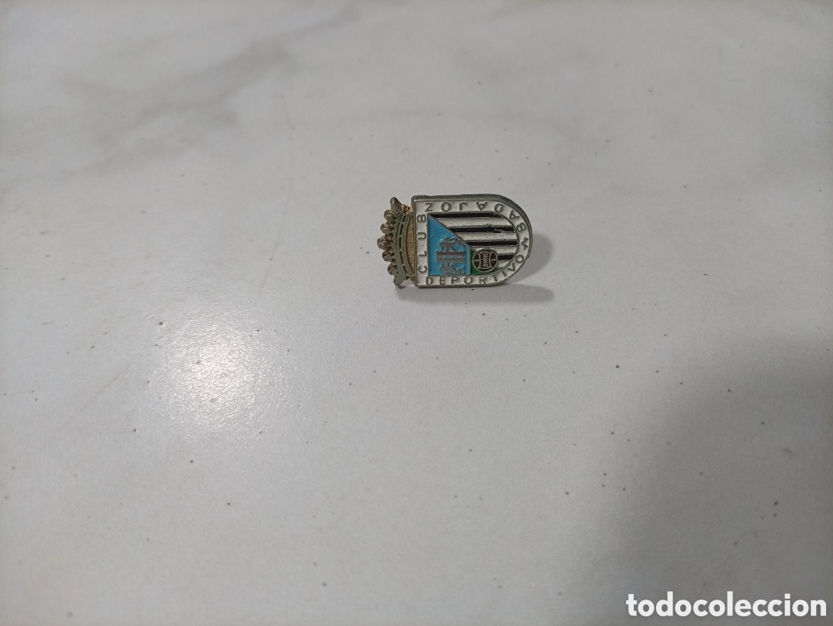 Pins de colecci&oacute;n: Pin imperdible futbol Badajoz