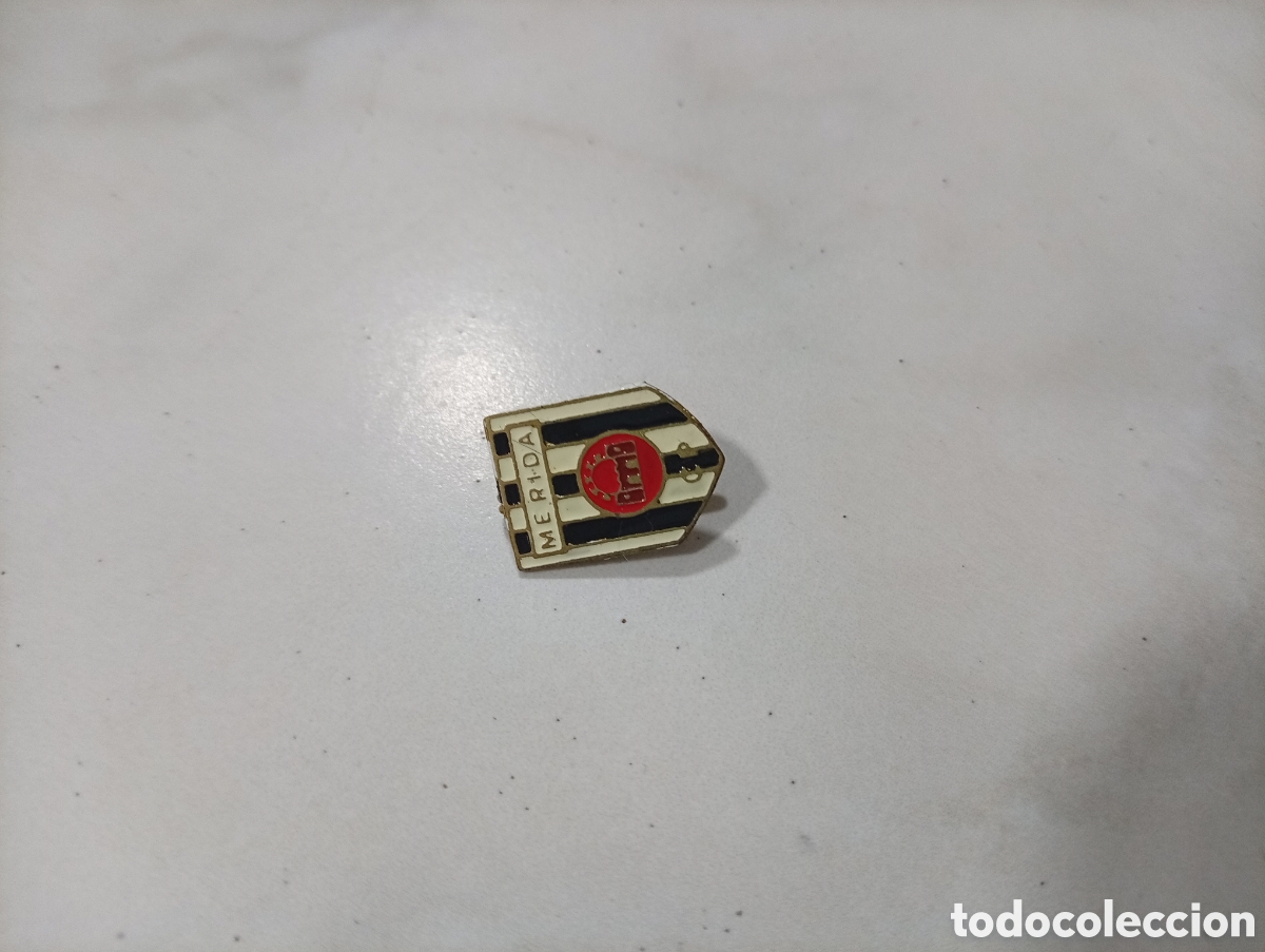 Pins de colecci&oacute;n: Pin imperdible futbol merida