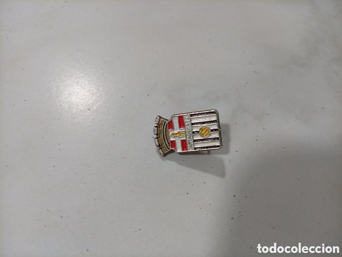 Pins de colecci&oacute;n: Pin imperdible futbol Cartagena