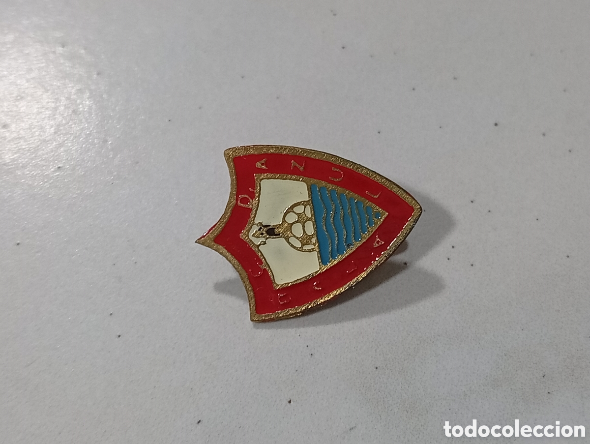 Pins de colecci&oacute;n: Pin imperdible futbol bala azul