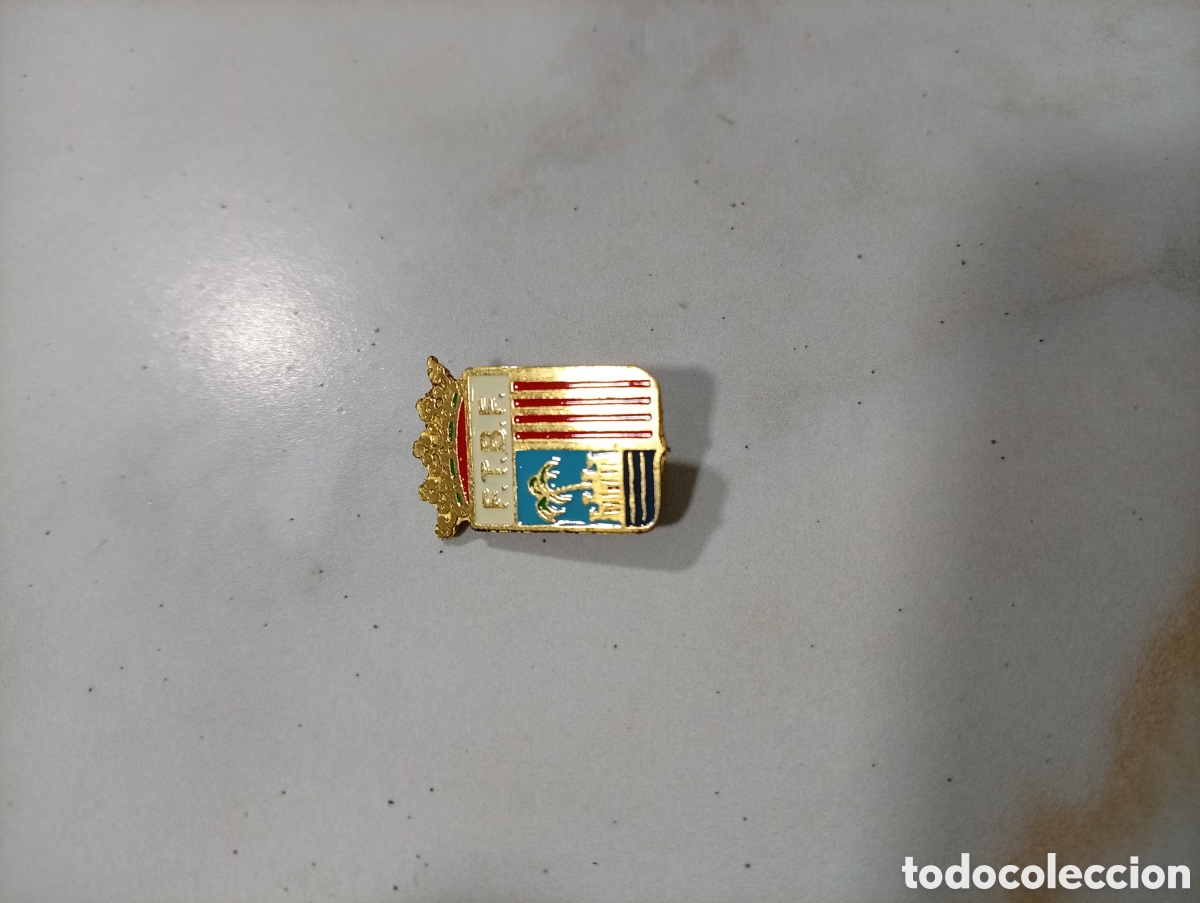 Pins de colecci&oacute;n: Pin imperdible federaci&oacute;n balear de f&uacute;tbol