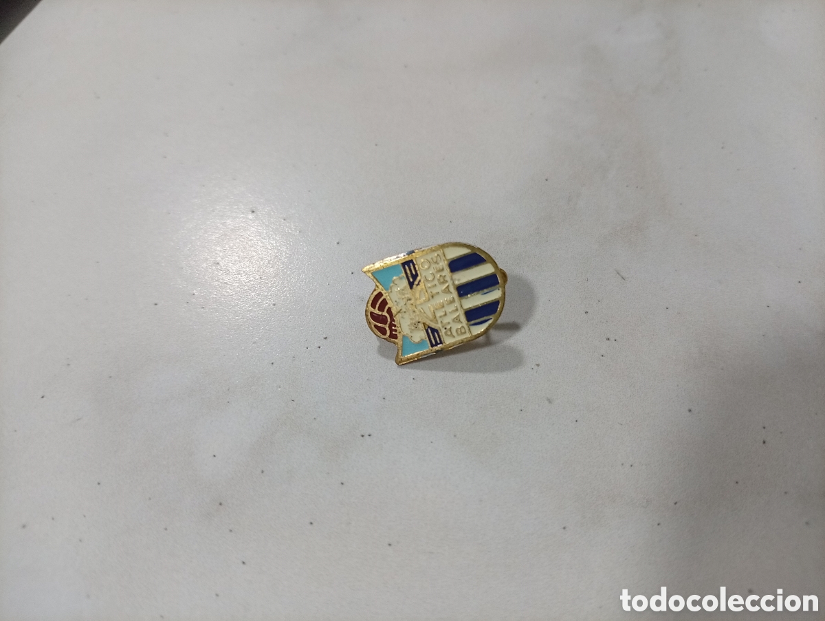 Pins de colecci&oacute;n: Pin imperdible futbol atl&eacute;tico baleares