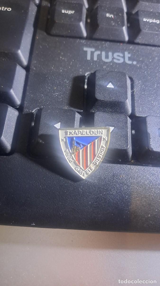 Pins de colecci&oacute;n: PIN PE&Ntilde;A ATHLETIC CLUB TXAPELDUN DE VITORIA GAZTEIZ ATHLETIC CLUB DE BILBAO FUNDADO EN 1996