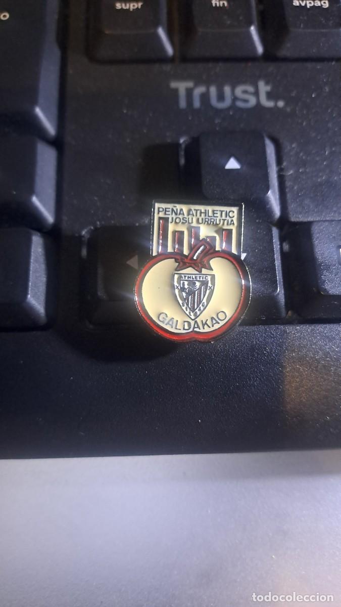 Pins de colecci&oacute;n: PIN PE&Ntilde;A ATHLETIC JOSU URRUTIA DE GALDAKAO GALDAKANO ATHLETIC CLUB DE BILBAO FUNDADO EN 1991