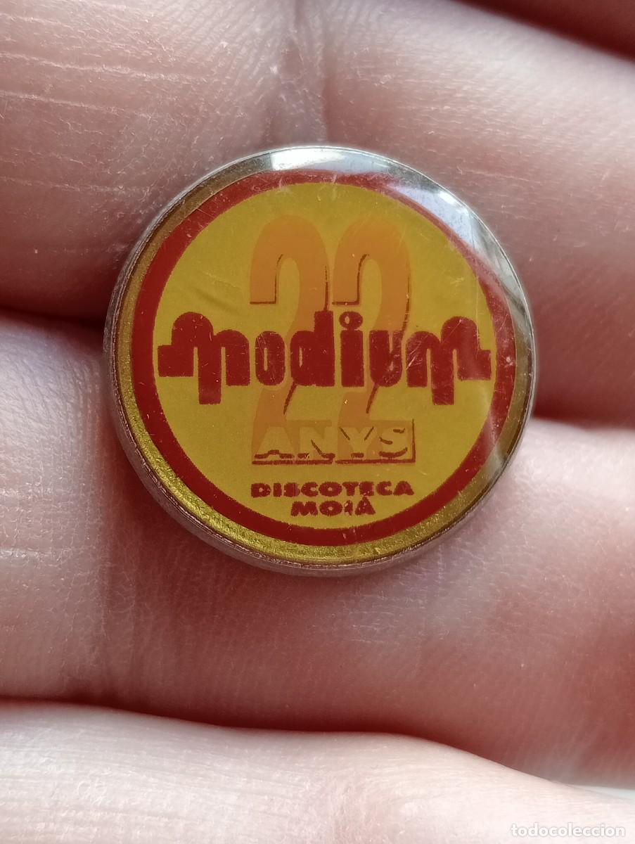 Pins de colecci&oacute;n: PINS DISCOTECA MODIUM MOIA BARCELONA 22 ANIVERSARIO, INSIGNIA PIN