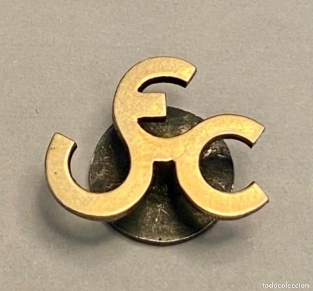 Pins de colecci&oacute;n: ANTIGUA INSIGNIA DORADA UEC - UNI&Oacute; EXCURSIONISTA CATALUNYA - MONTA&Ntilde;ISMO