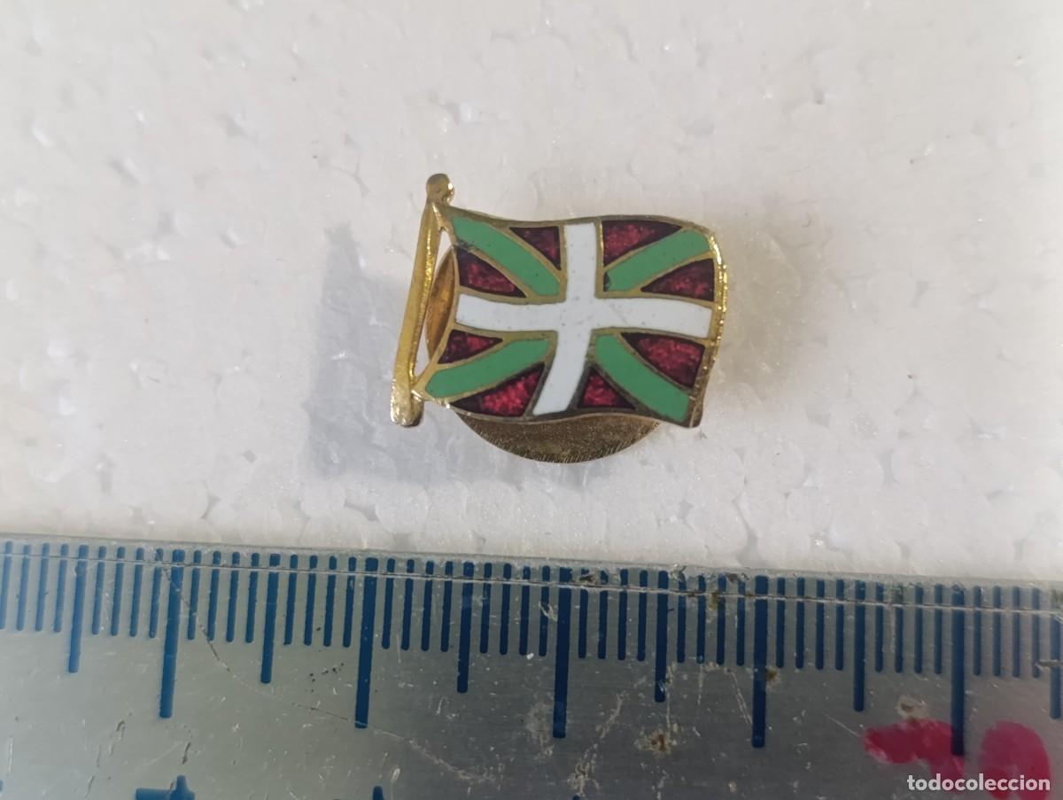 Pins de cole&ccedil;&atilde;o: PIN DE ALFILER O SOLAPA - IKURRI&Ntilde;A