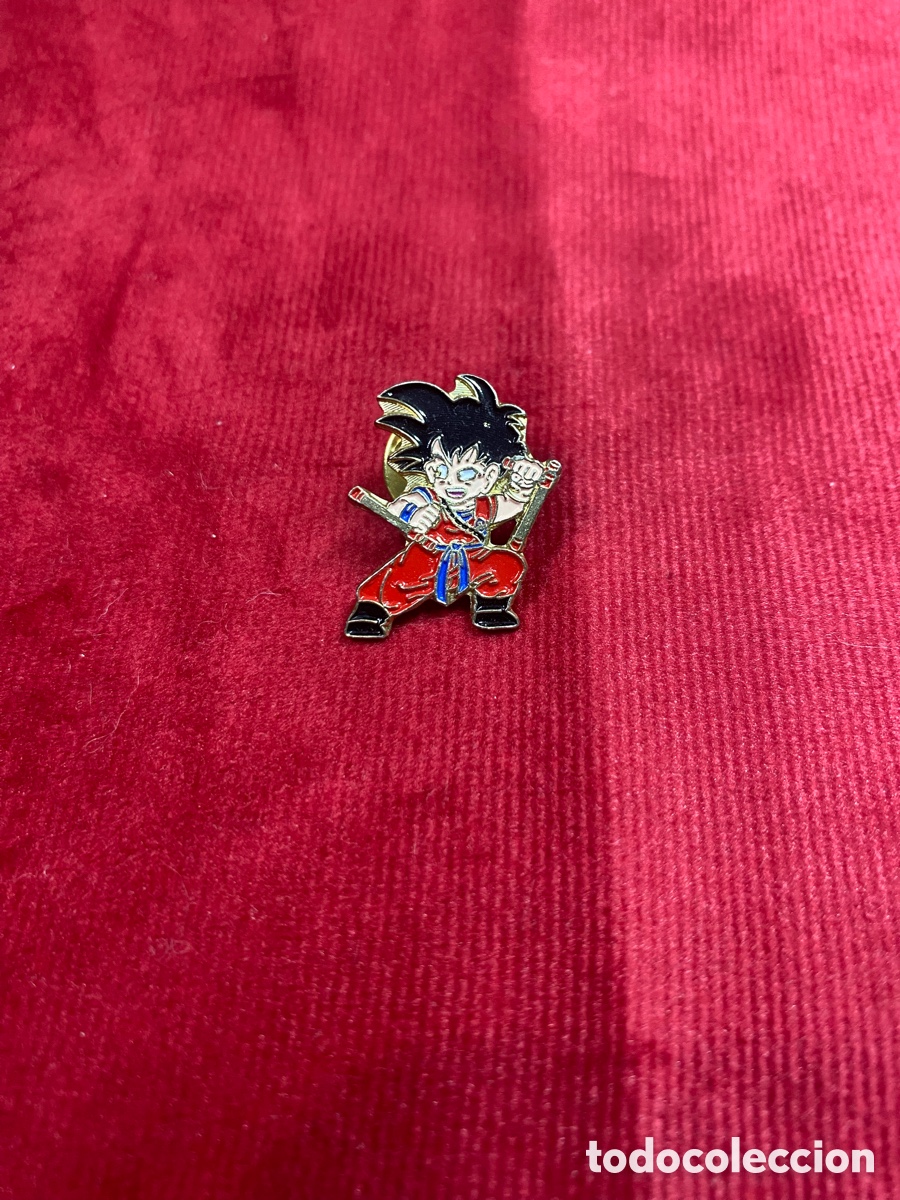 Pins de colecci&oacute;n: Pin Dragon Ball Goku Ni&ntilde;o Bast&oacute;n M&aacute;gico Vintage 1989 Toei⁠