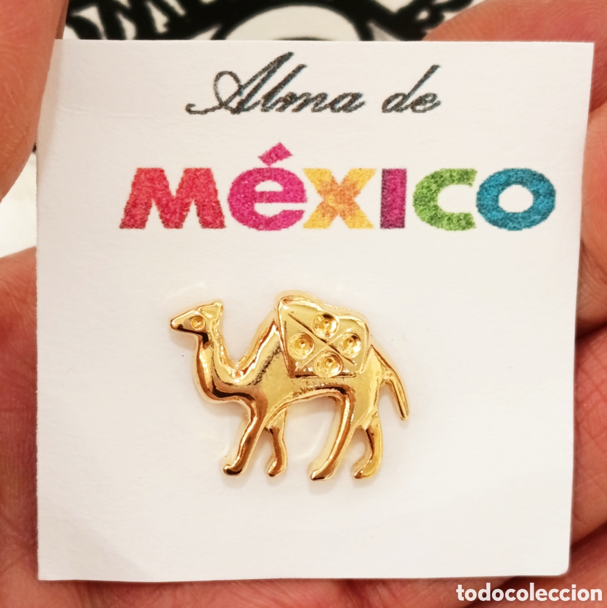 Pins de colecci&oacute;n: Pin vintage camello color oro, a&ntilde;os 80's, nuevo