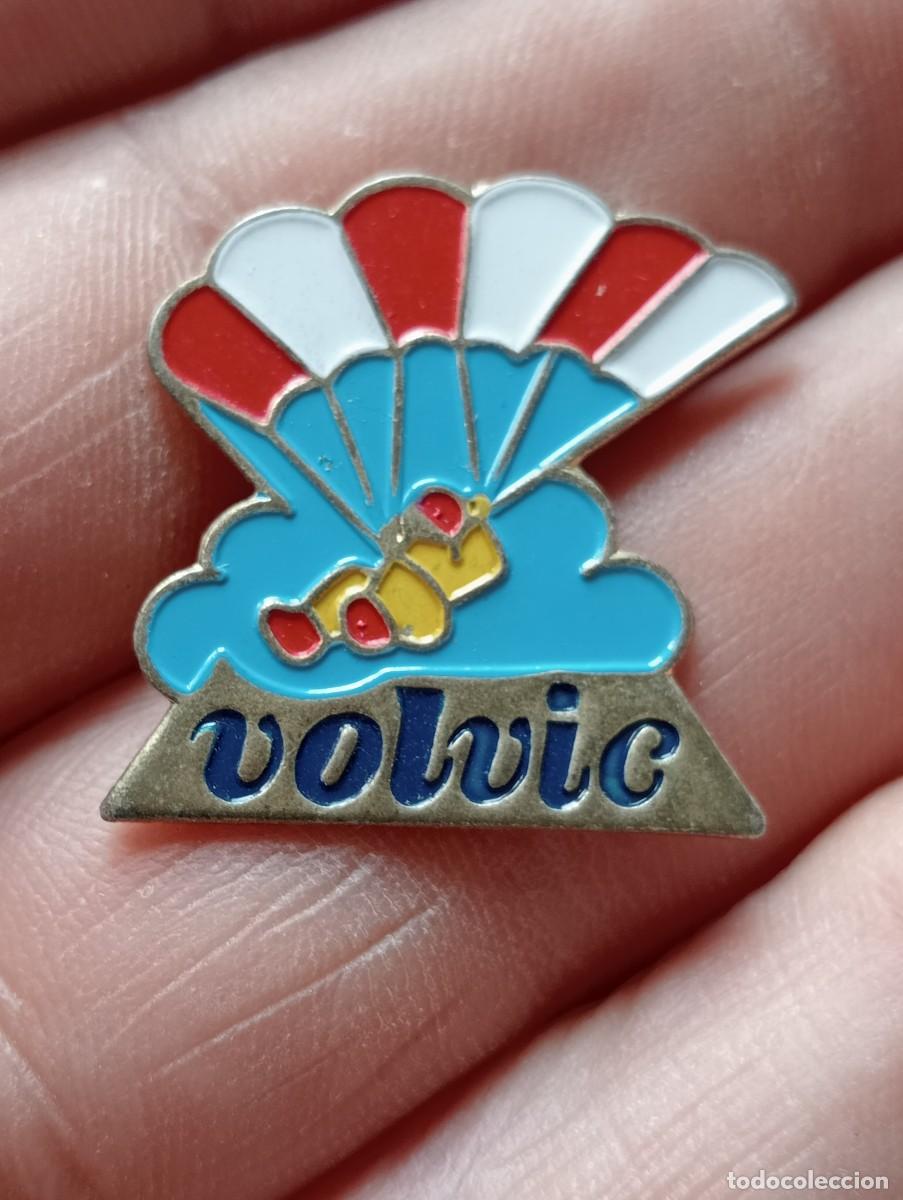 Pins de colecci&oacute;n: PINS VOLVIC AGUA MINERAL CON EL DEPORTE PARACAIDISMO , PARAPENTE INSIGNIA PINES