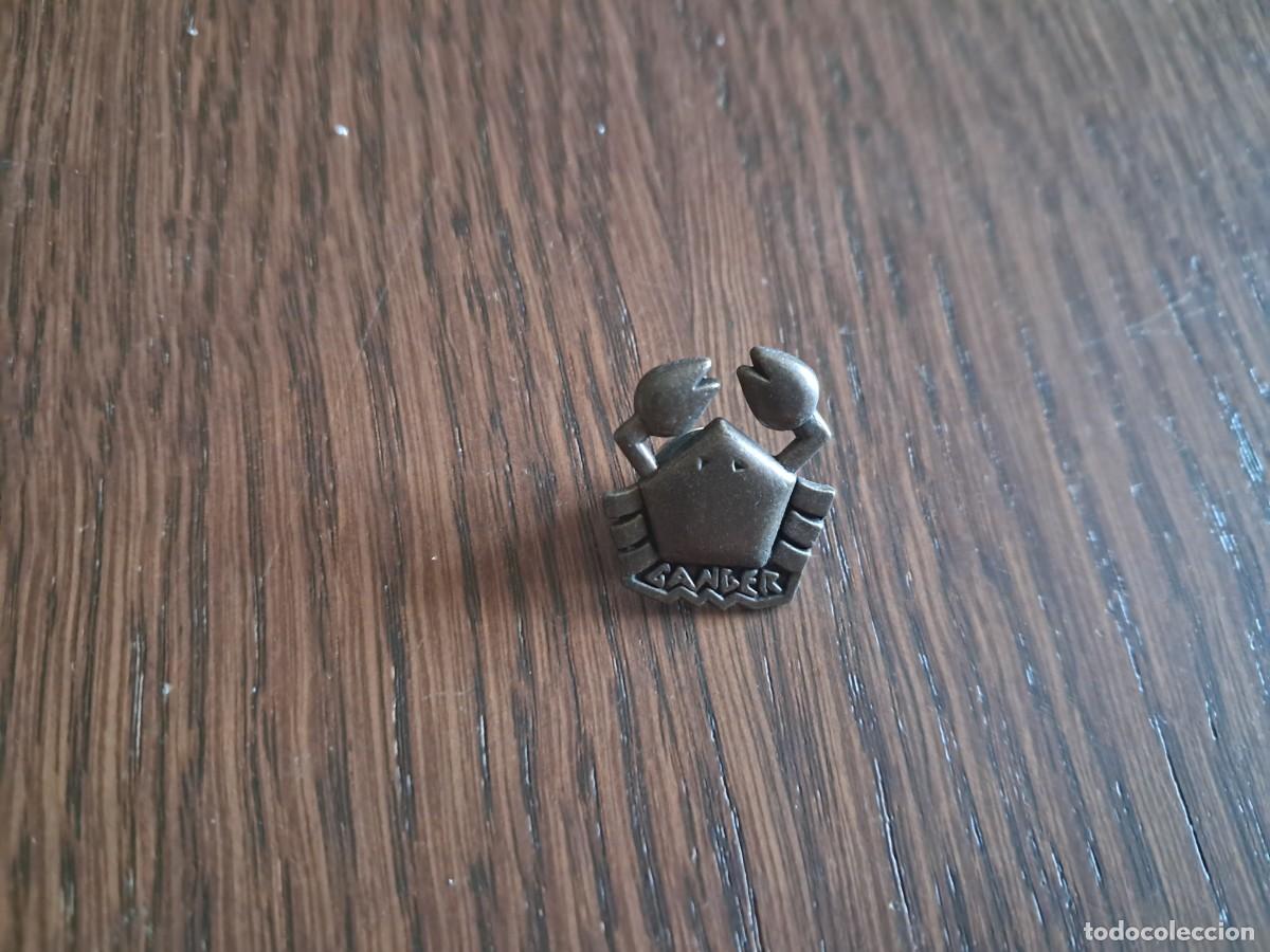 Pins de colecci&oacute;n: pin de metal, hor&oacute;scopos, c&aacute;ncer.
